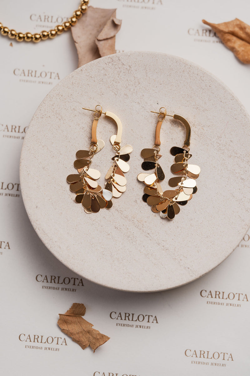 Pendientes con movimiento en acero y baño de oro de CARLOTA