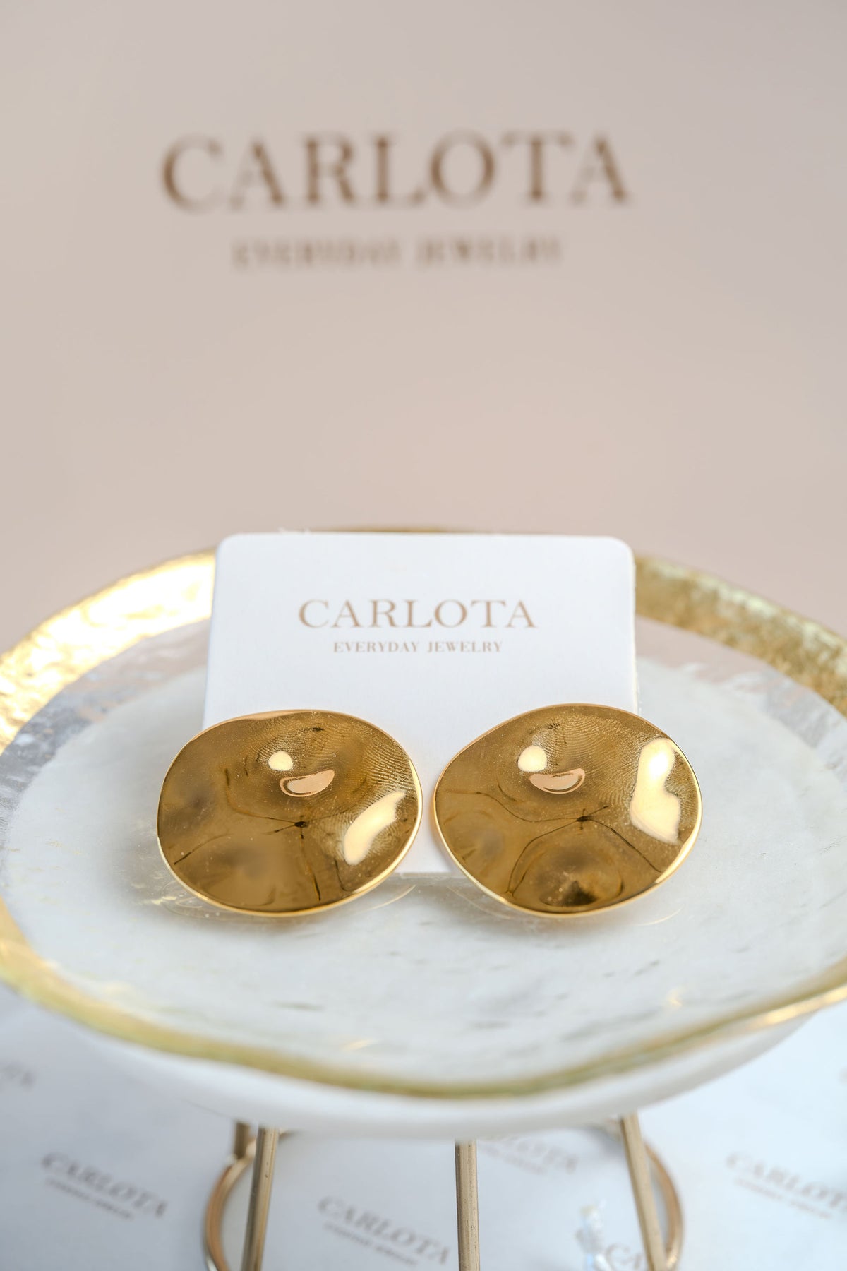 Aros dorados texturizados CARLOTA