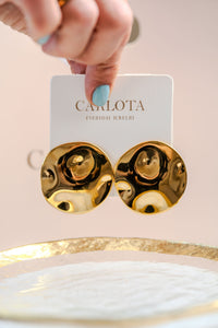 Aros dorados texturizados CARLOTA