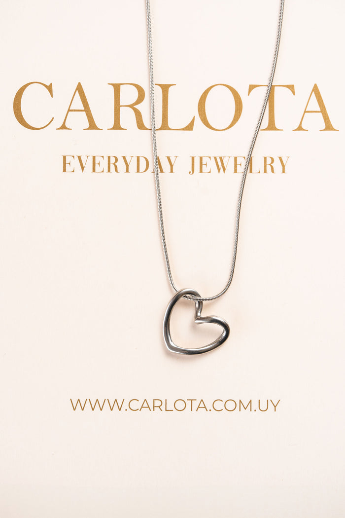 Collar de acero quirúrgico con pendiente corazón CARLOTA