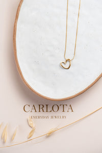 Collar de acero dorado con dije corazón CARLOTA