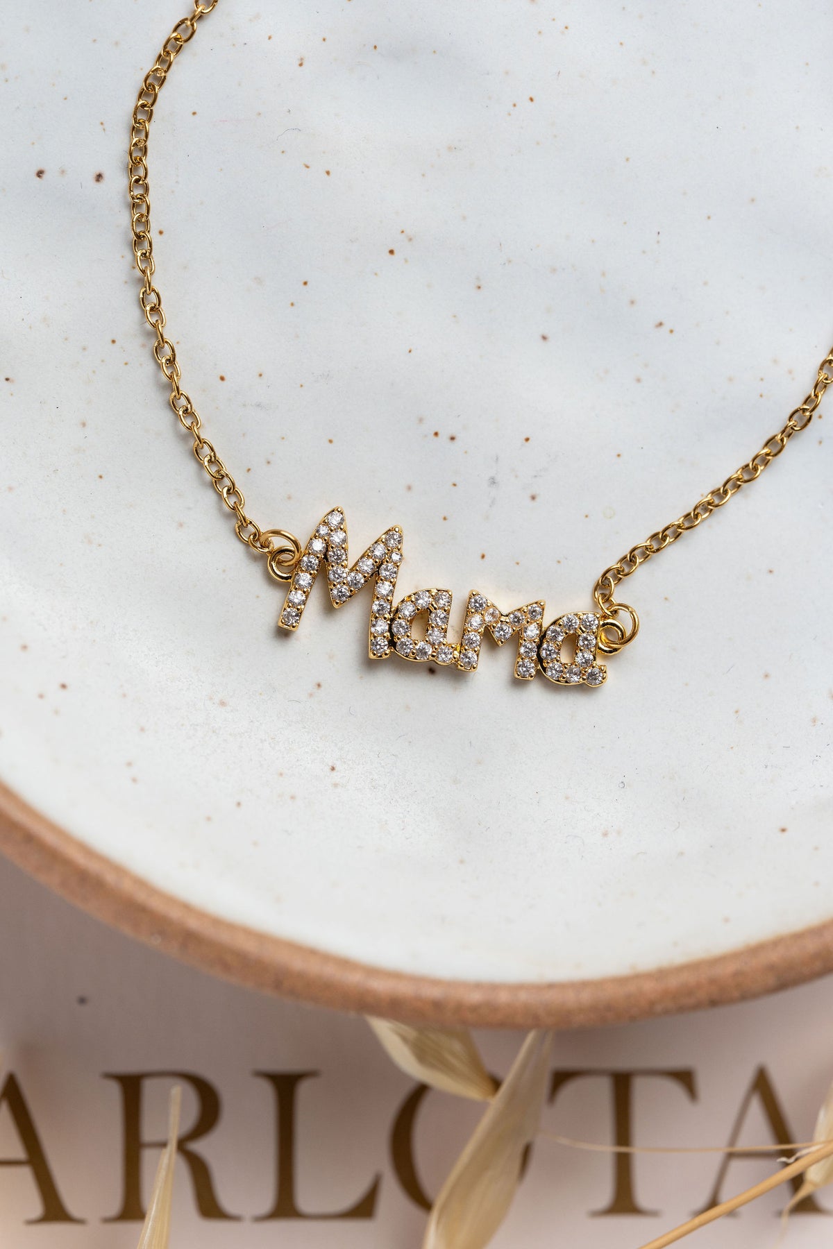 Collar en acero, oro y circonias con dije Mamá