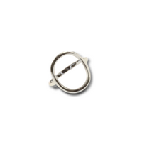 Anillo Ginebra plateado de acero quirúrgico con diseño abierto y forma orgánica.