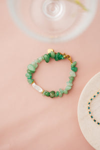 Pulsera de piedras naturales en tonos verdes y perla