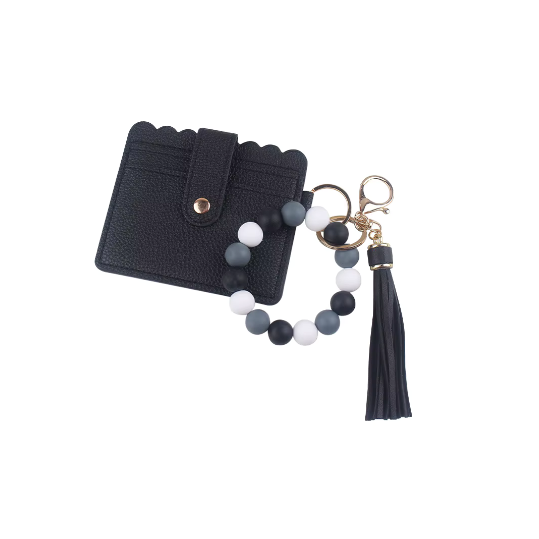 Llavero pulsera con cuentas negras y blancas, tarjetero negro con broche y fleco colgante