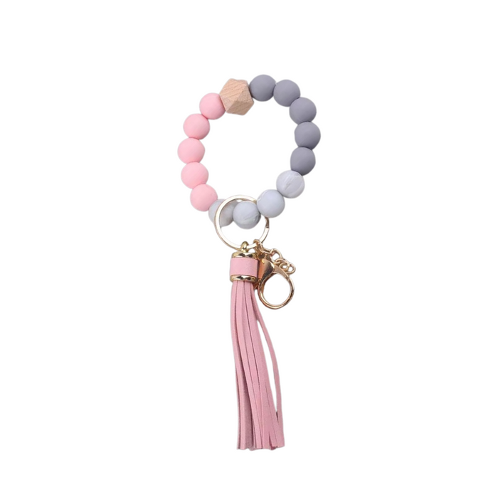 Llavero pulsera con cuentas rosa claro y gris, borla rosa y herraje dorado

