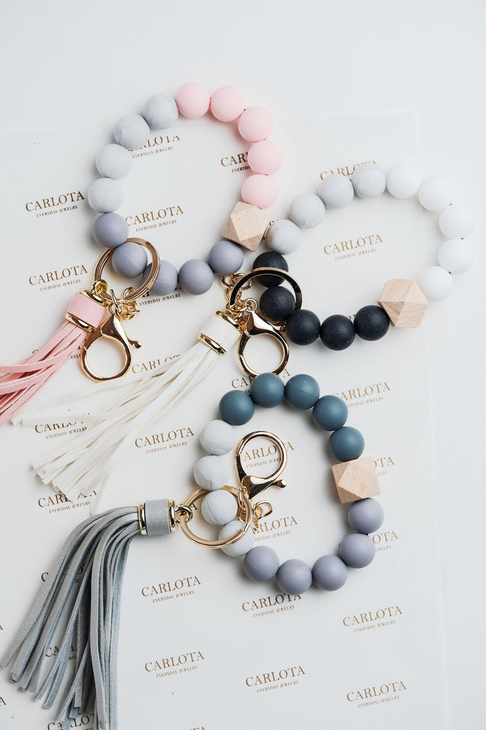 Llaveros pulsera con cuentas de silicona y borla decorativa en colores varios – CARLOTA.