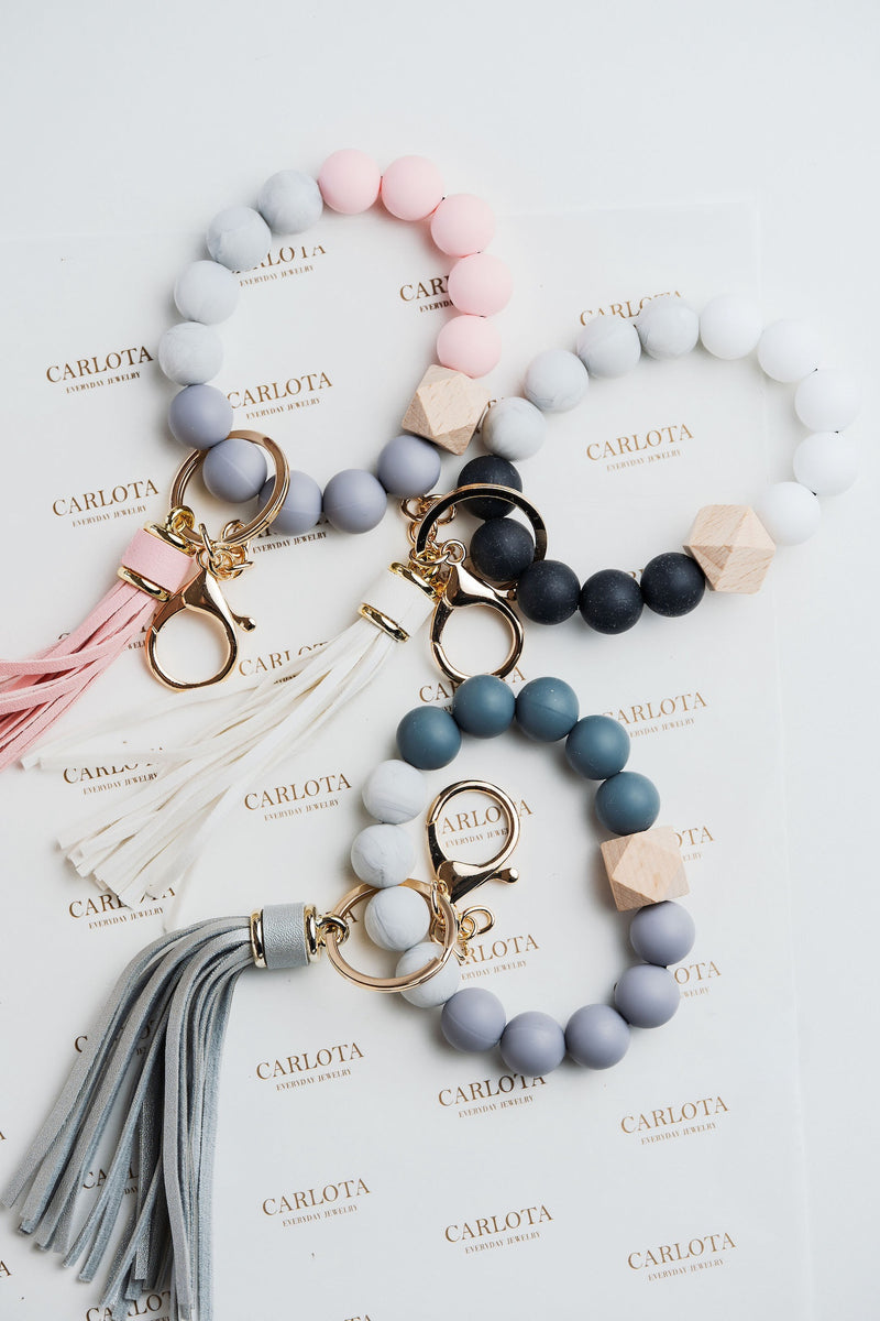 Llaveros pulsera con cuentas de silicona y borla decorativa en colores varios – CARLOTA.