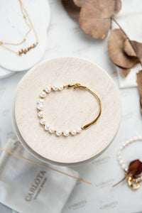 Pulsera de acero y perlas de agua dulce CARLOTA