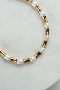 Pulsera Isadora de Acero Dorado y Perlas CARLOTA