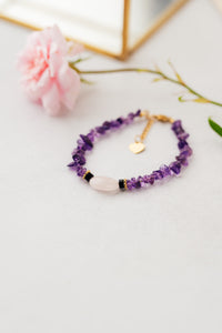 Pulsera de piedras naturales en tono violeta de CARLOTA