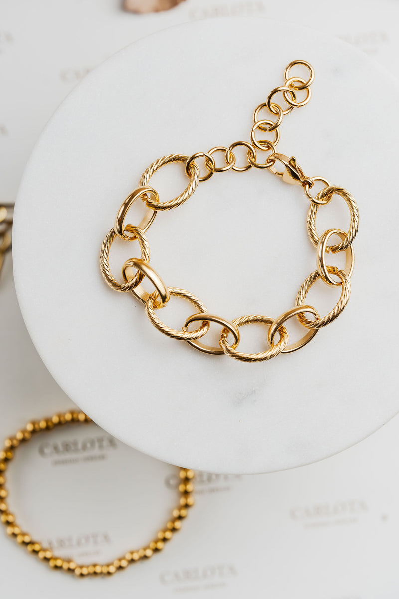 Pulsera dorada de eslabones grandes en acero quirúrgico – CARLOTA.