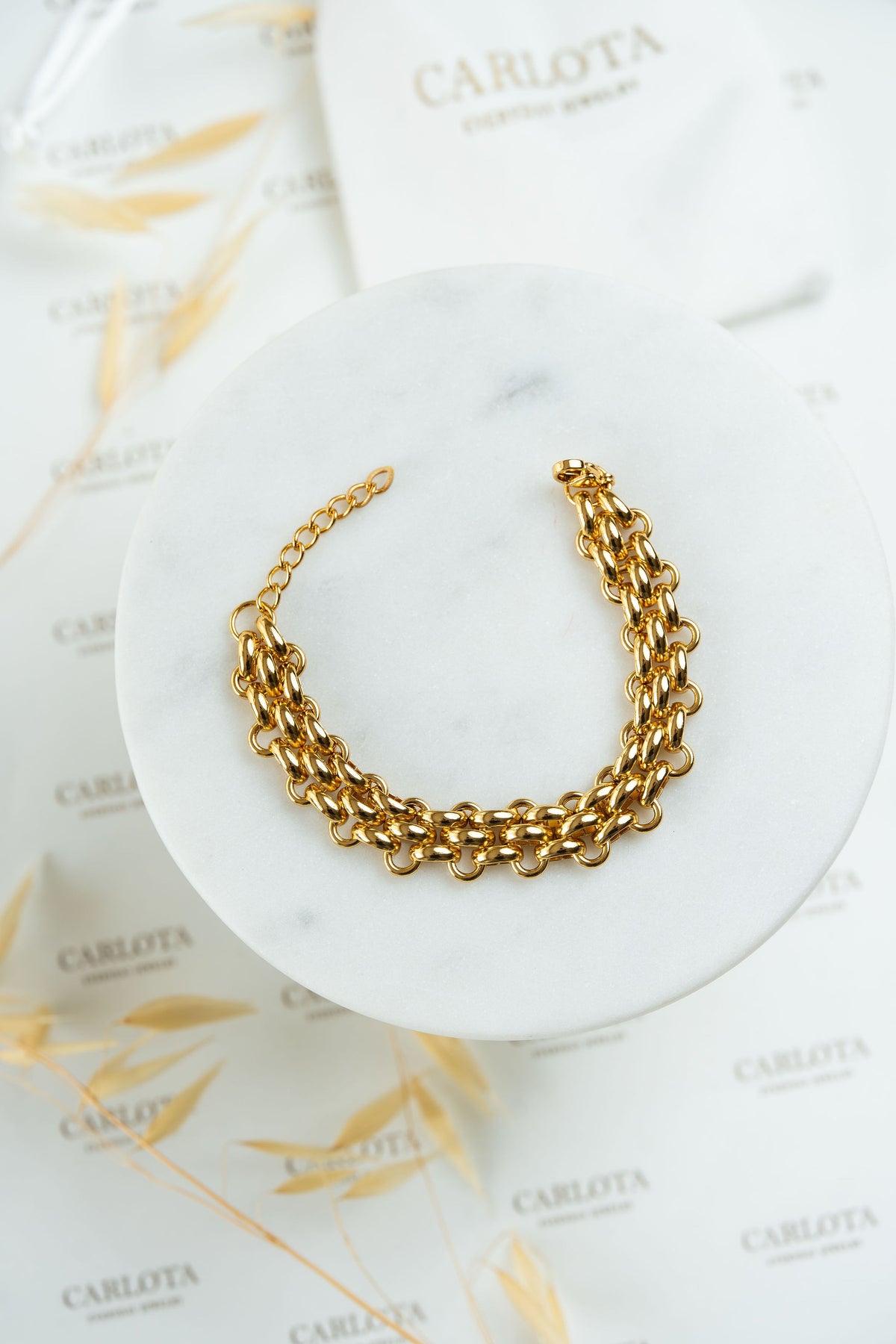 Pulsera Uma de acero quirúrgico dorado con eslabones dobles