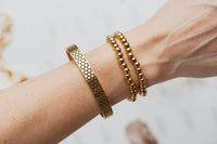Pulseras de acero dorado CARLOTA en brazo