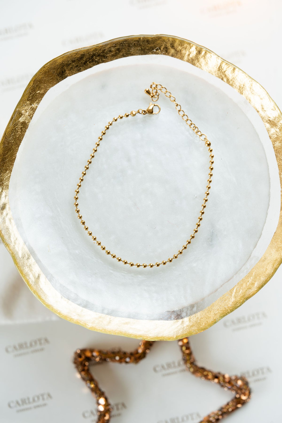 Tobillera dorada de bolitas en acero quirúrgico