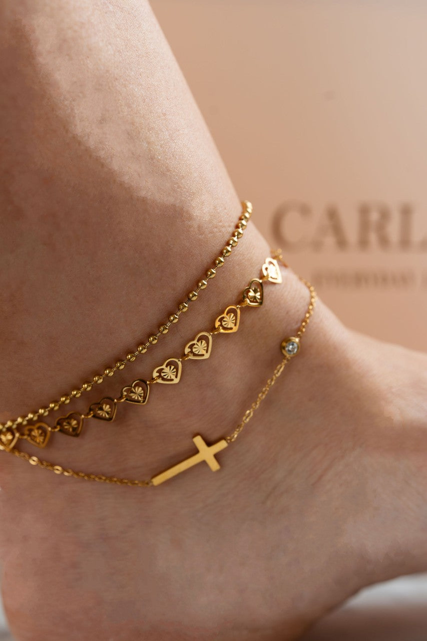 Tobilleras doradas en pie de CARLOTA