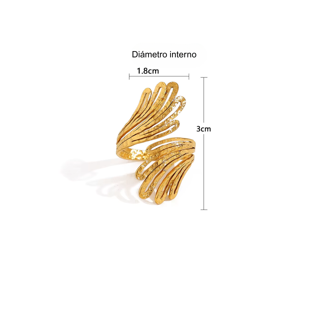 Anillo dorado texturado de acero quirúrgico con diseño moderno abierto - modelo Yakarta con medidas.