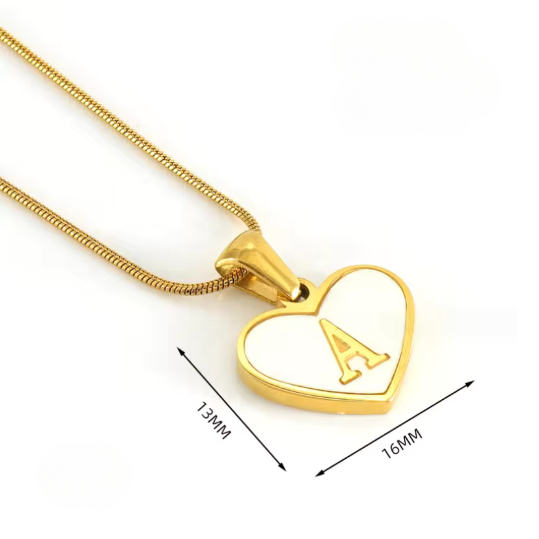 Collar de acero quirúrgico con dije de inicial en forma de corazón, diseño elegante y personalizado