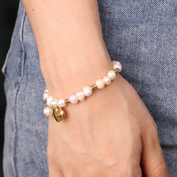 Pulsera Ajustable de Perlas de Agua Dulce y acero quirúrgico con Pendiente de corazón