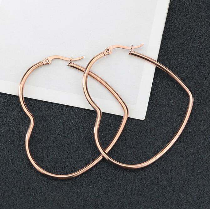 Aros Grandes con forma de corazón, de acero quirúrgico de 6 cm color oro rosa